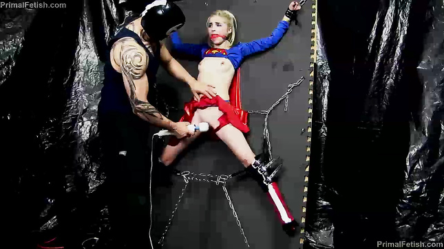 Супервумен в плену страсти и доминирования