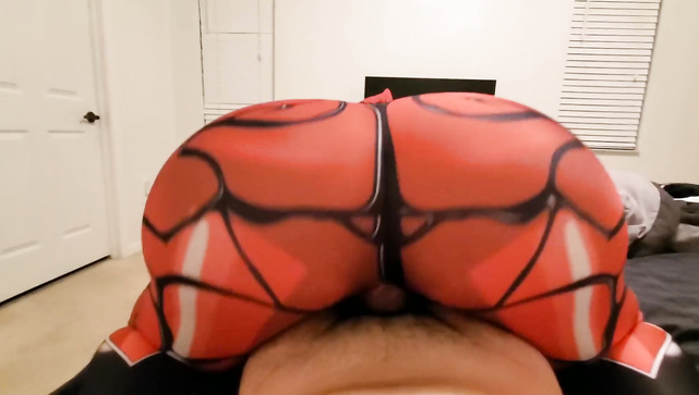 Косплей-грех: аппетитная попка в ритме страсти