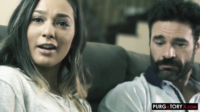 Jaye Summers сосет двум мужикам ради вкусной спермы