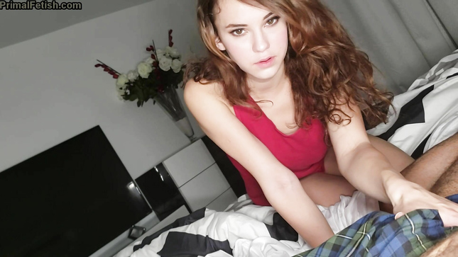 Девчонка отсосала отчиму и дала в пилотку прямо в отеле