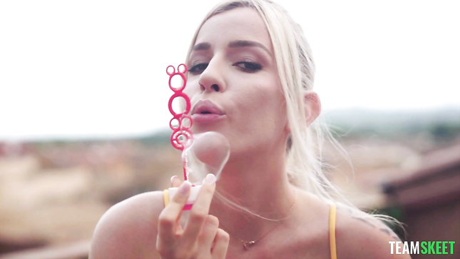 Негр дерет красивую и голую Marica Chanelle