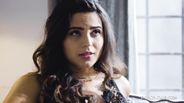 Страстный секс с жопастой Ariana Van X