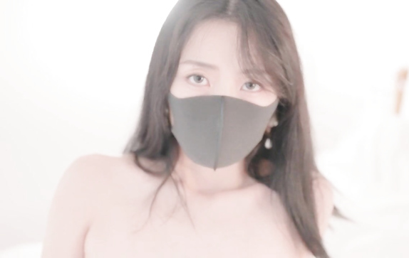 Красотка после пляжа дает в розовую и бритую киску