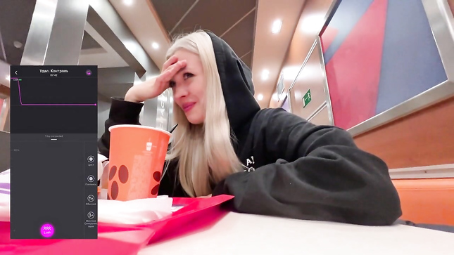 Миленькая Stoned Bae скрытно кончает от вибратора прямо в кафе