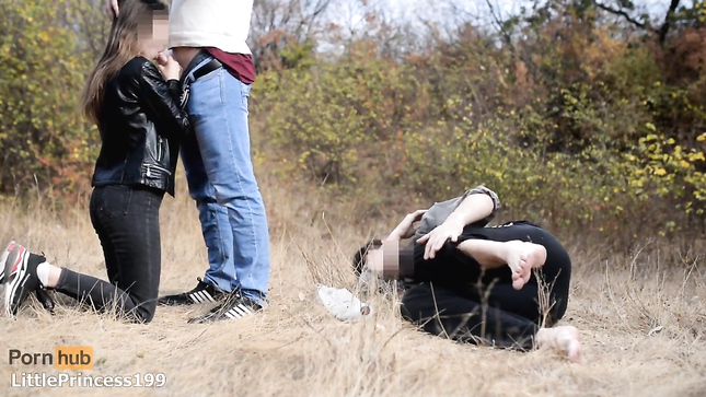 Рискованный секс на улице с разговорами