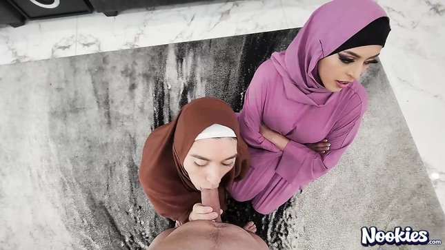 Две горячие мусульманки отдались общему знакомому
