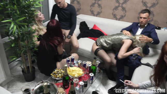 Худышки на пьяной секс-вечеринке